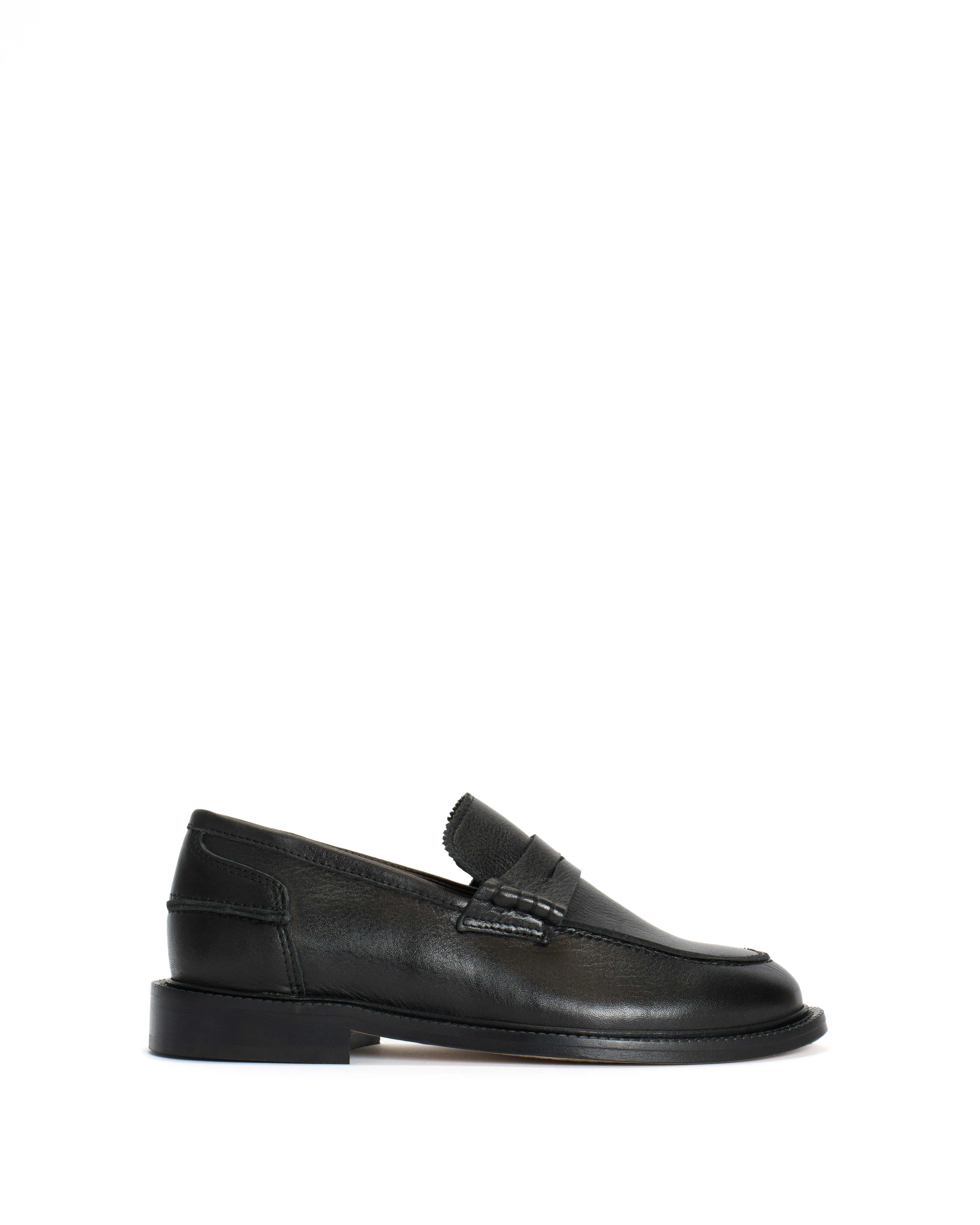 Jeanett Glossy grained vegetable tanned calf Black